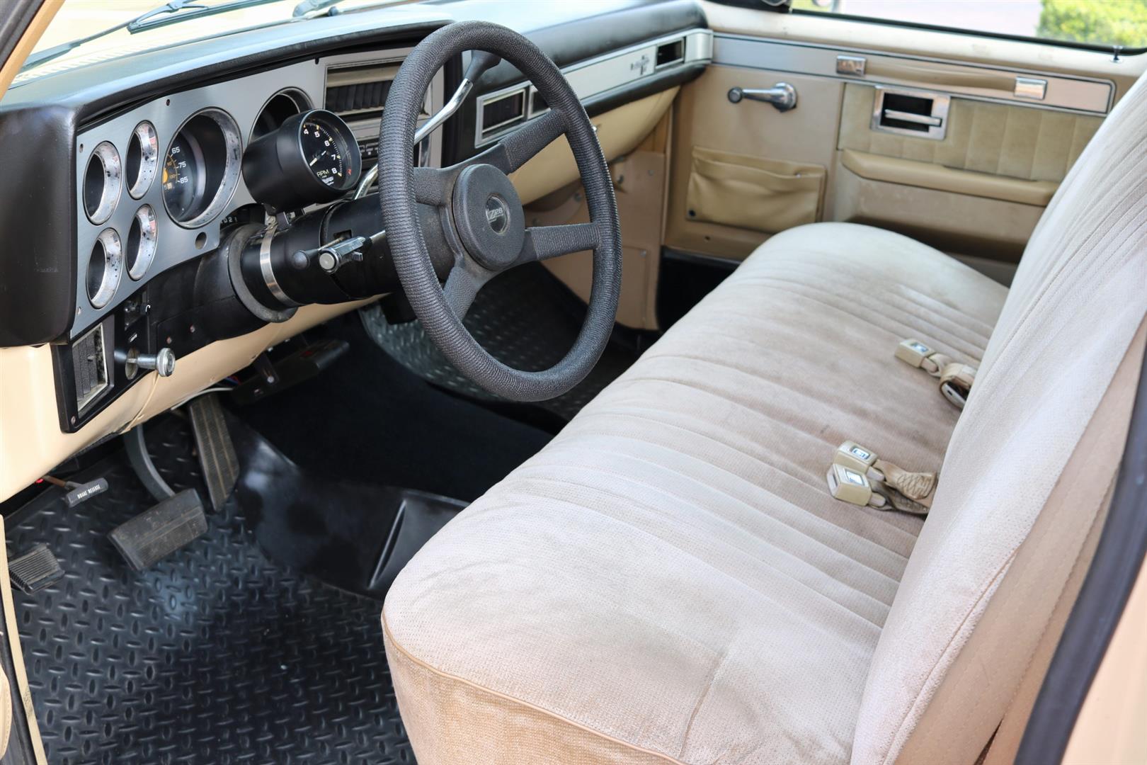 Lean gravel benefit 1983 Chevy C30 Dually – TEXAS TRUCKS & CLASSICS
